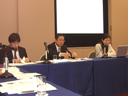 From left: Prof. Tsuchiya, Mr. Izumi Harada, Mr. Tang