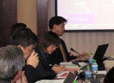 Chief Researcher Naoki Honma making a presentation (Tianjin)