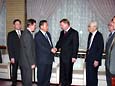 写真 ロシア側メンバーと森首相を表敬訪問