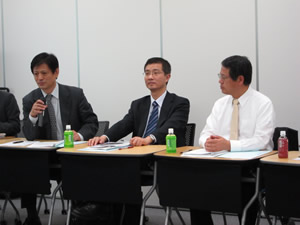 Photo Mr. Yang (left), Mr. Xu (center) and Mr. Takizawa (right)