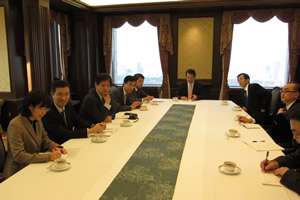 Photo Participants at the round table