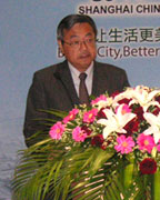 NEC China President Hajime Kaneko making a presentation