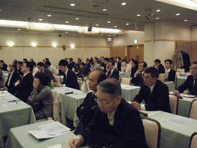 会場の聴衆