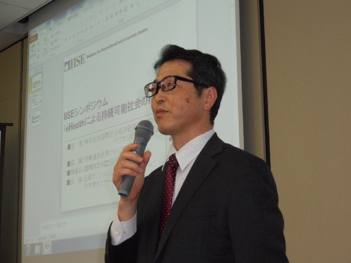ご挨拶する鈴木社長