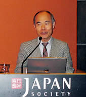 Senior Research Fellow Tanahashi delivering the opening address